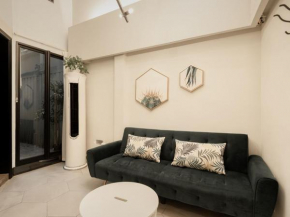 Shanghai Hills & Gefii Petite Terrace 2 rooms Family Downtown Suite close to Metro Line 2 Jing'an Temple
